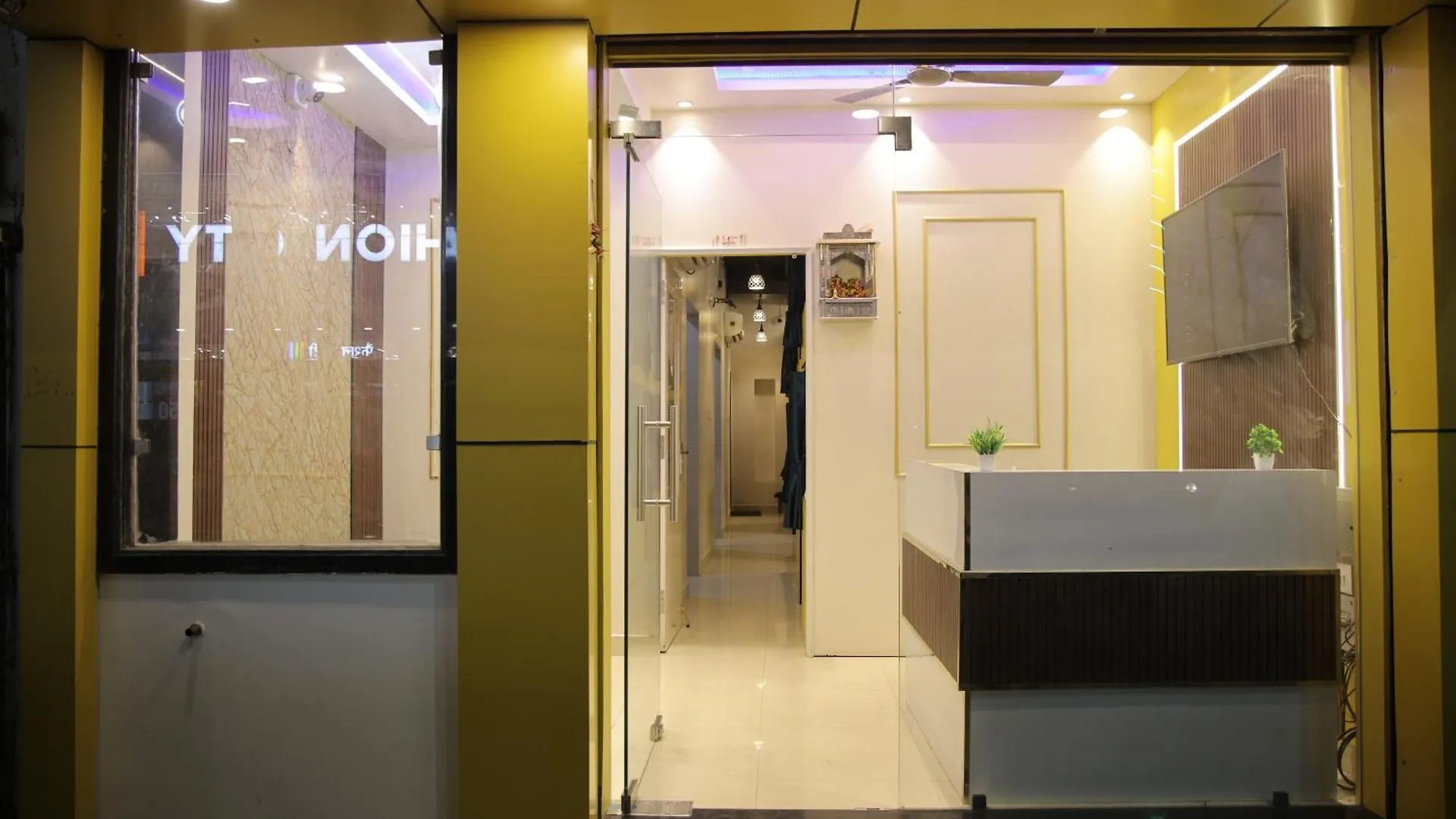 Bed Station Ac Dormitory Varanasi