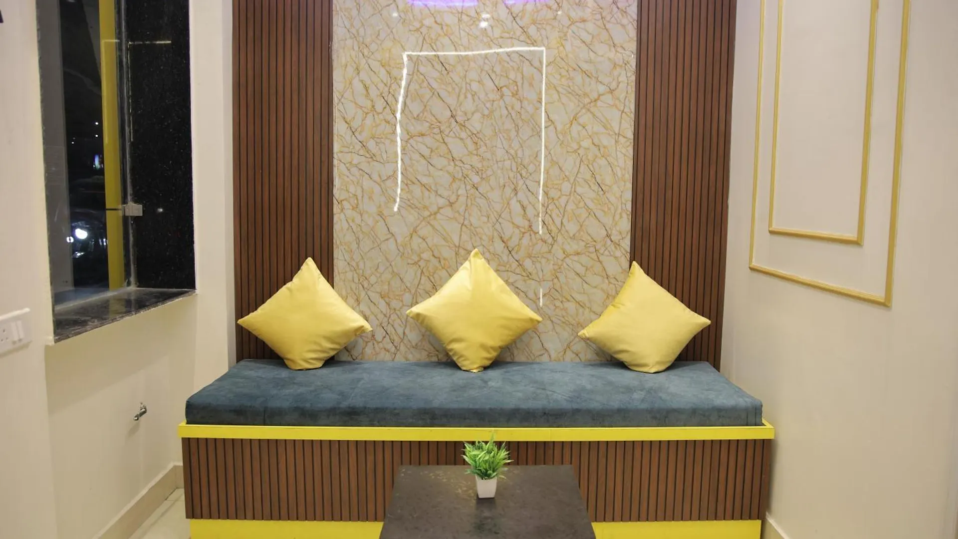 Bed Station Ac Dormitory Varanasi